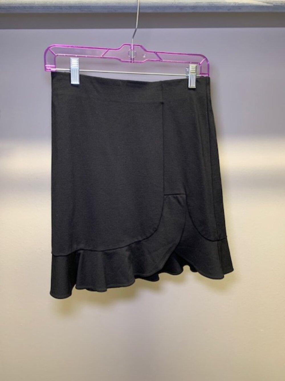 LOFT Petites Black Ruffle‑Hem Skirt – XSP Chic & Flattering